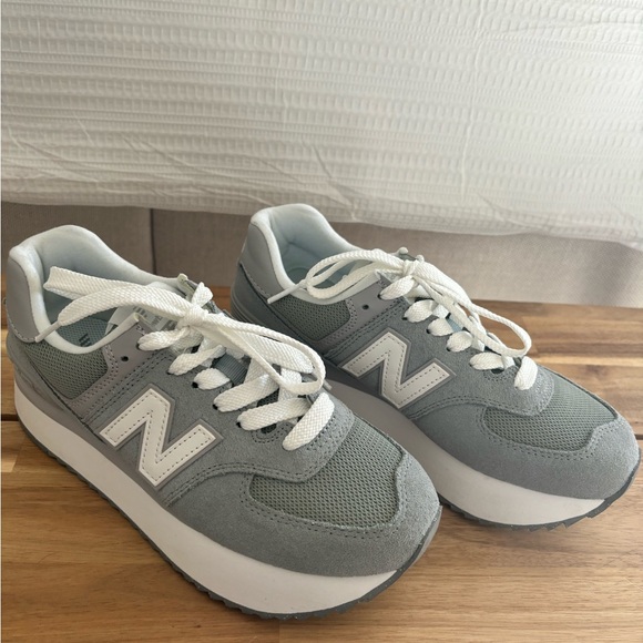 New Balance 574+ Sneaker Worn Once - Picture 2 of 5